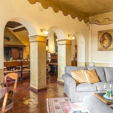 Villa Delle Sophore 12, Emma Cortona